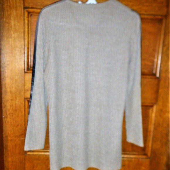 *** LAVENA *** Longer Style Top ~ M - Picture 2 of 2